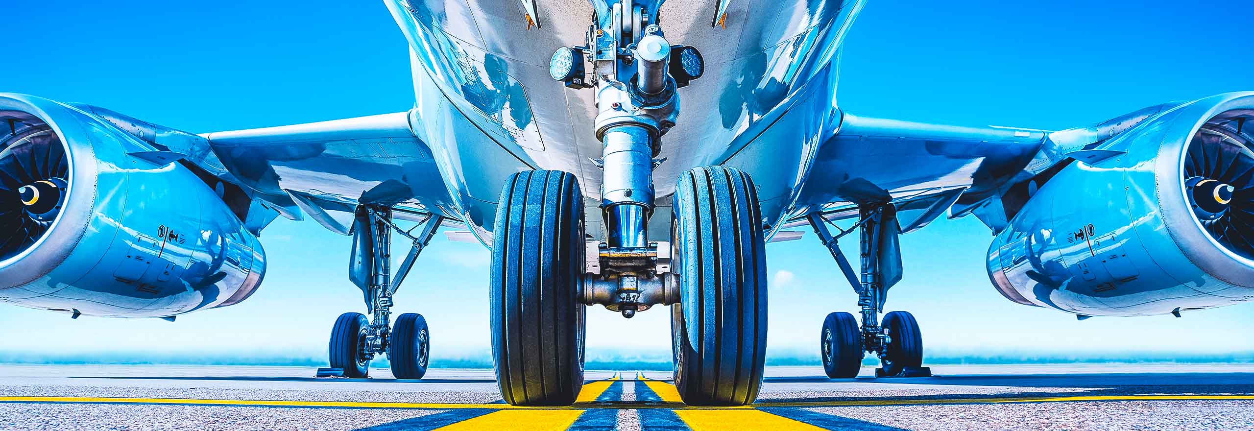 airplane-landing-gear-on-runway